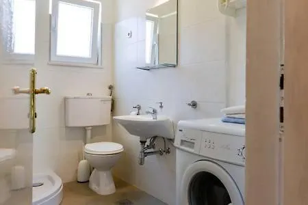 Schoenes Haus Mit Privatem Garten 펜션 자다르