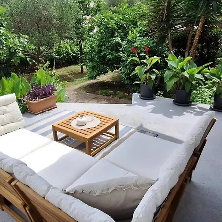 Schoenes Haus Mit Privatem Garten 펜션 *