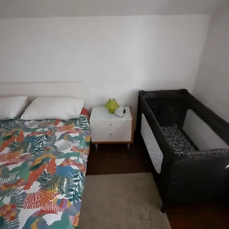 Schoenes Haus Mit Privatem Garten 펜션 자다르